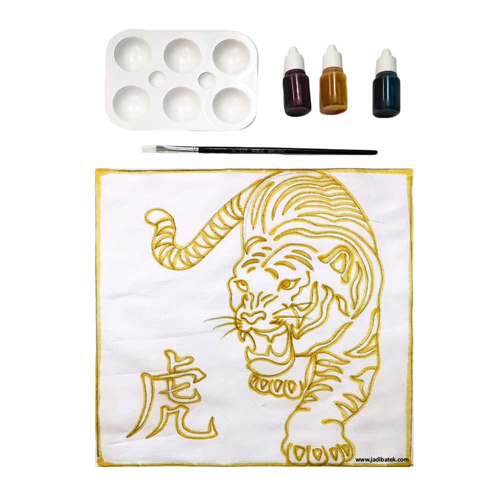 Bộ dụng cụ vẽ batik Year of the Tiger sẽ mang đến cho bạn những trải nghiệm thú vị khi tạo ra những tác phẩm vẽ batik tuyệt đẹp. Tất cả các công cụ cần thiết để tạo ra những bức tranh chất lượng cao đều có trong bộ sản phẩm này. Hãy tham khảo hình ảnh để xem những gì bộ sản phẩm này có thể cung cấp cho bạn!